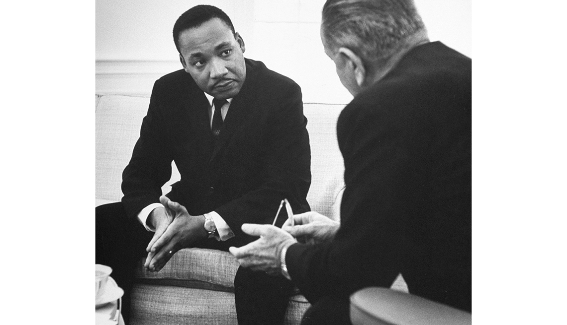 Martin Luther King Jr. y el presidente Johnson se reúnen