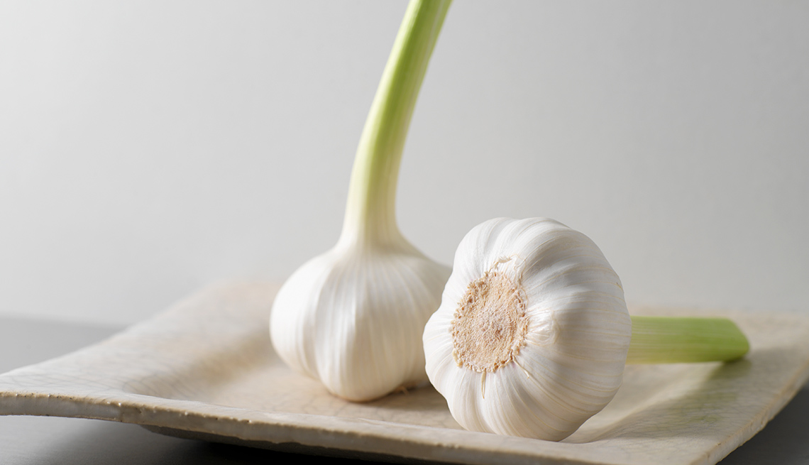 Close Up Of Two Bulbs Of Garlic, Foods To Avoid Before Flying