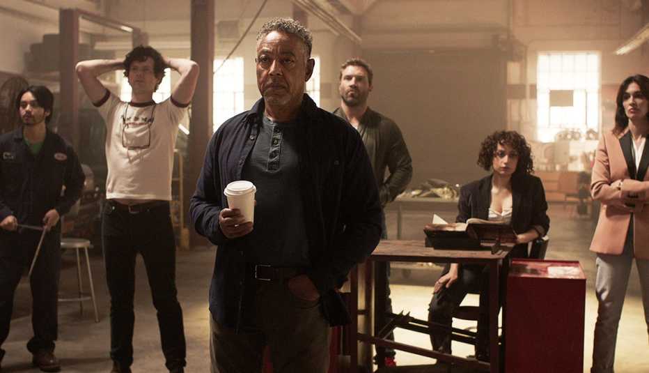 jordan mendoza as r j, peter mark kendall as stan loomis, giancarlo esposito as leo pap, jai courtney as bob goodwin, rosaline elbay as judy goodwin, paz vega as ava mercer in a still from kaleidoscope