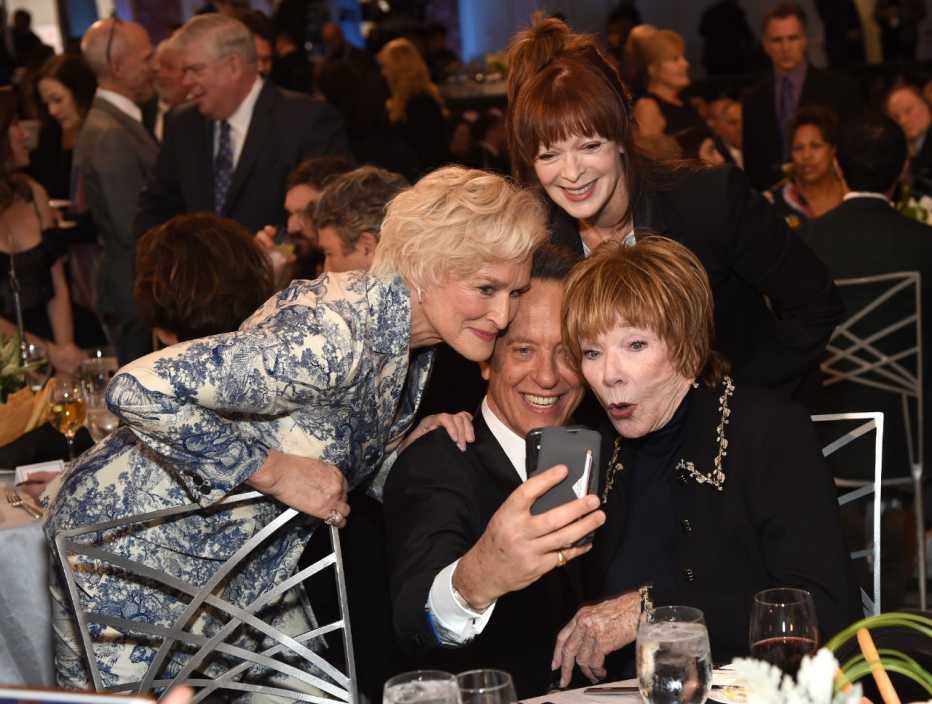  Glenn Close, Richard E. Grant, Frances Fisher, and Shirley MacLaine