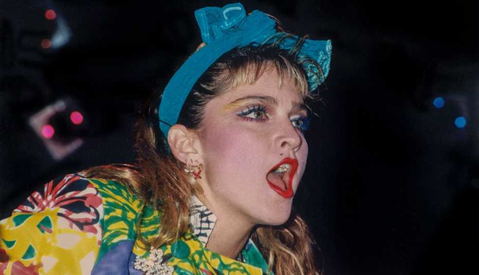 madonna performs on tour