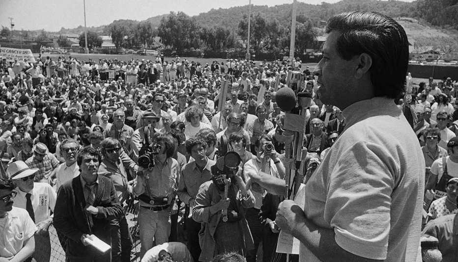 César Chávez, leader of the United Farm Workers, protests in a grocery store parking lot in Los Angeles on July 7, 1973.