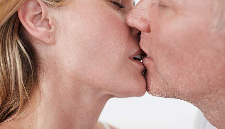 love relationship relationships erotic tips sensual sensuality partner technique shower skin massage male lousy sex sexy great
