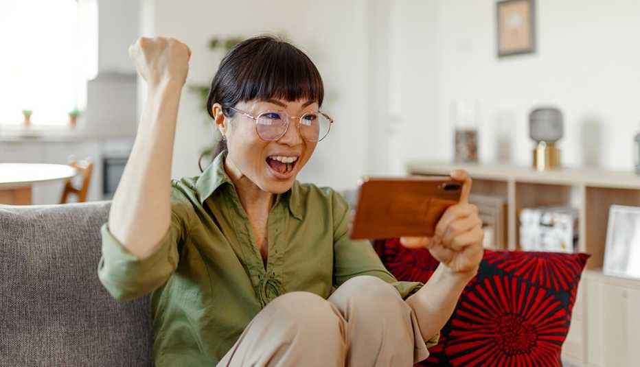 woman playing games on cellphone