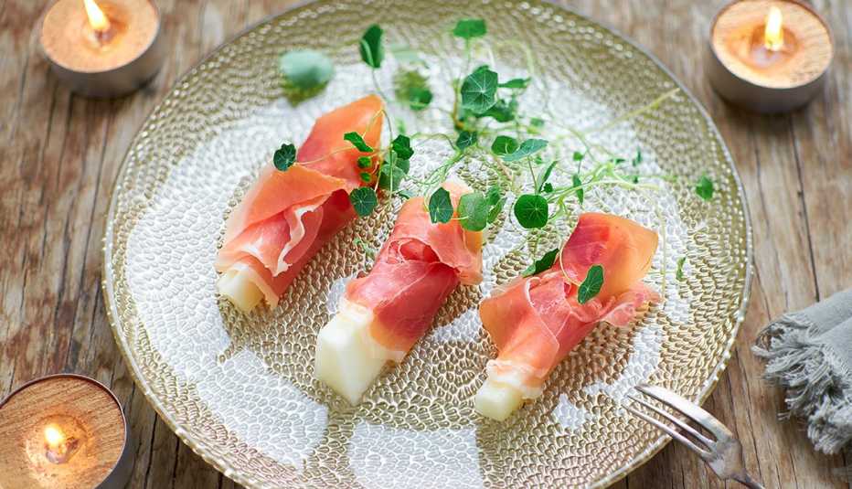 prosciutto wrapped around melon