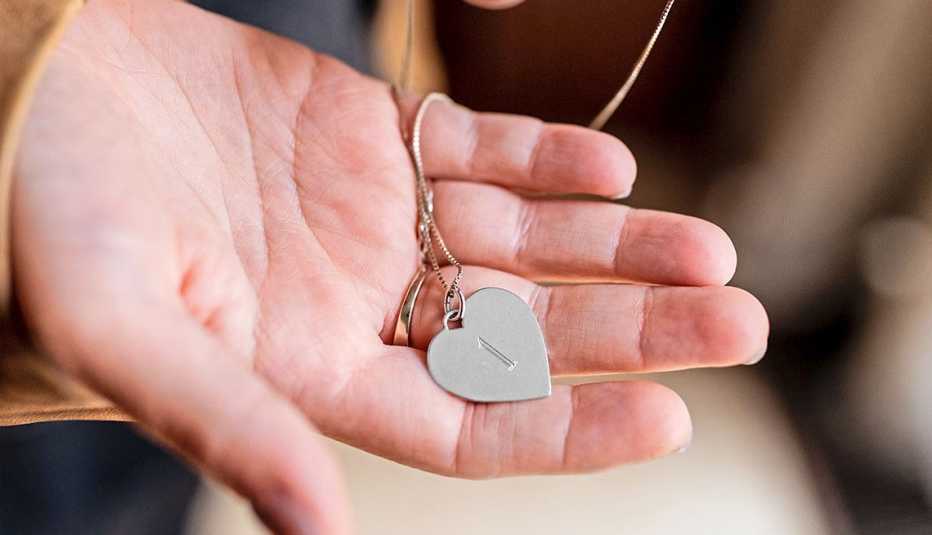 the silver necklace with the number one engraved in it given to elizabeth carr as a gift from her mothers fertility doctors