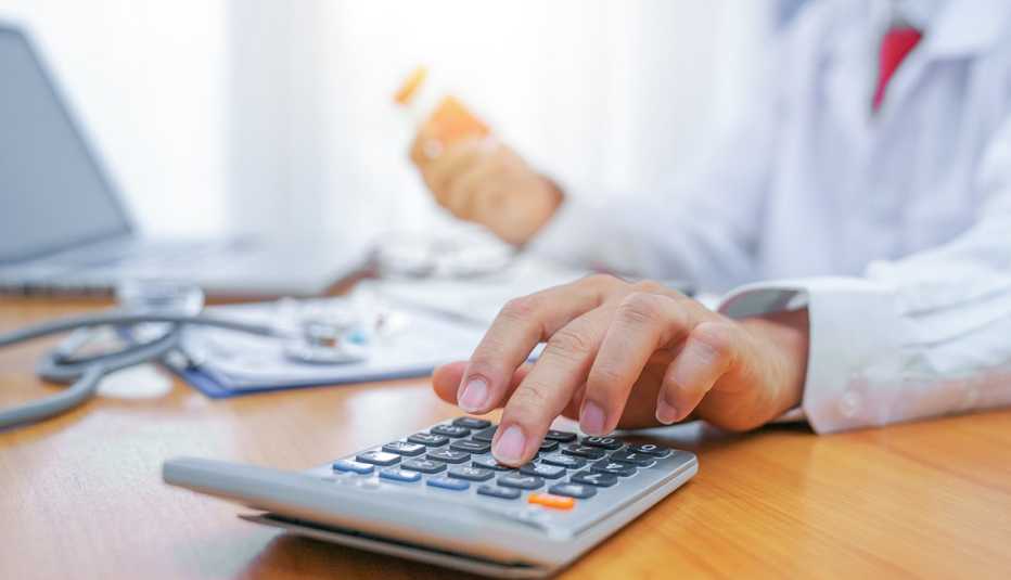 A doctor is calculating cost of drug treatment