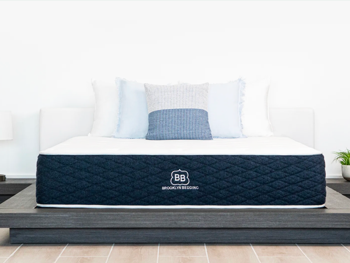 Brooklyn Bedding Signature Hybrid on display
