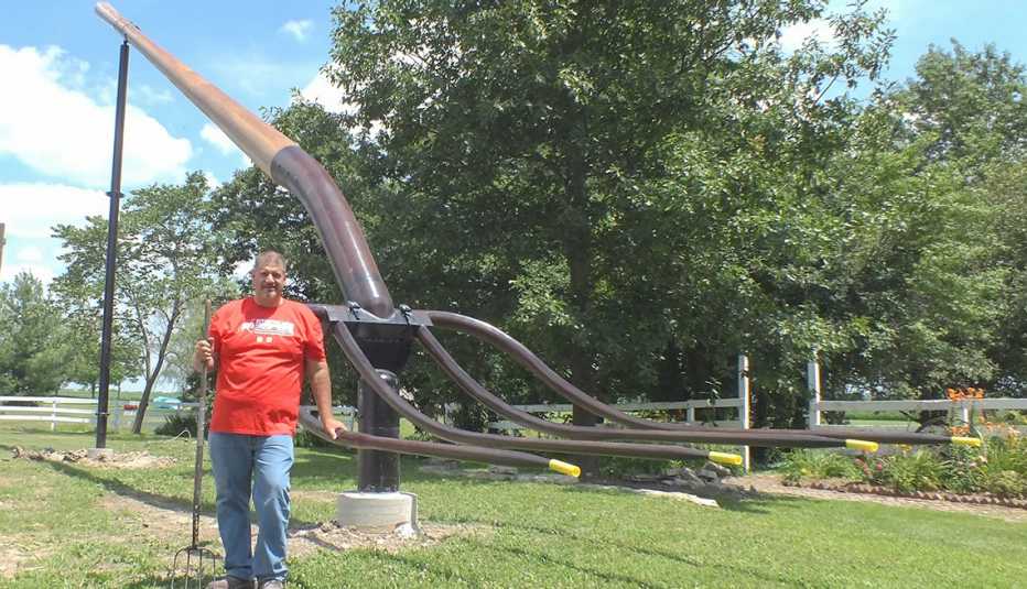 the worlds biggest pitchfork in casey illinois