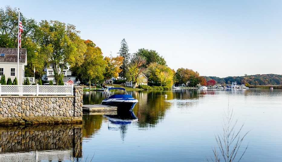 waterside homes in essex connecticut