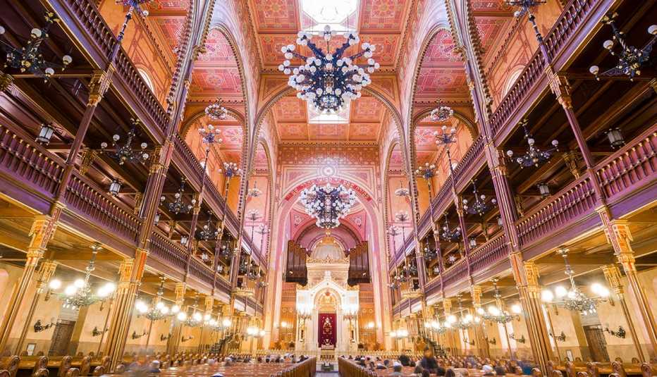 Interior of the Great Synagogue in Dohany Street