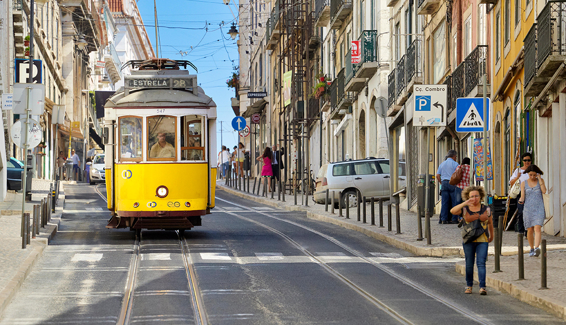 Public transportion Tram 28