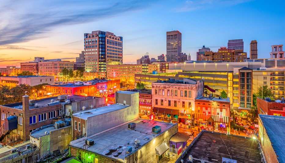Memphis city skyline at dusk