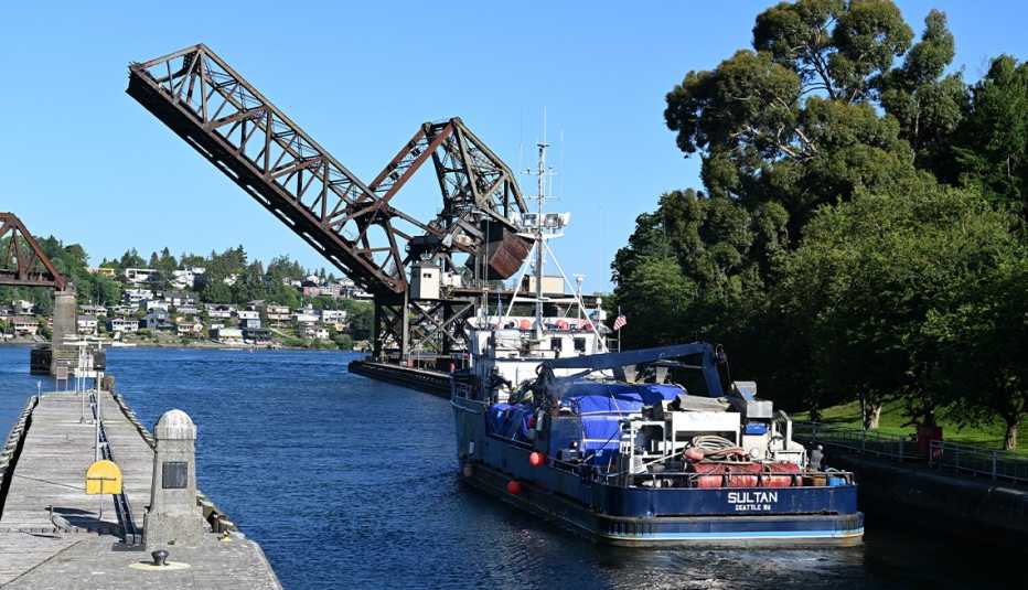 ballard locks lifting up; boats on water
