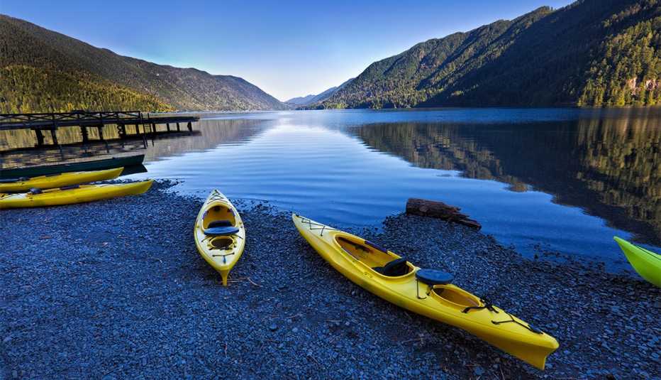 kayaks at Lake Crescent