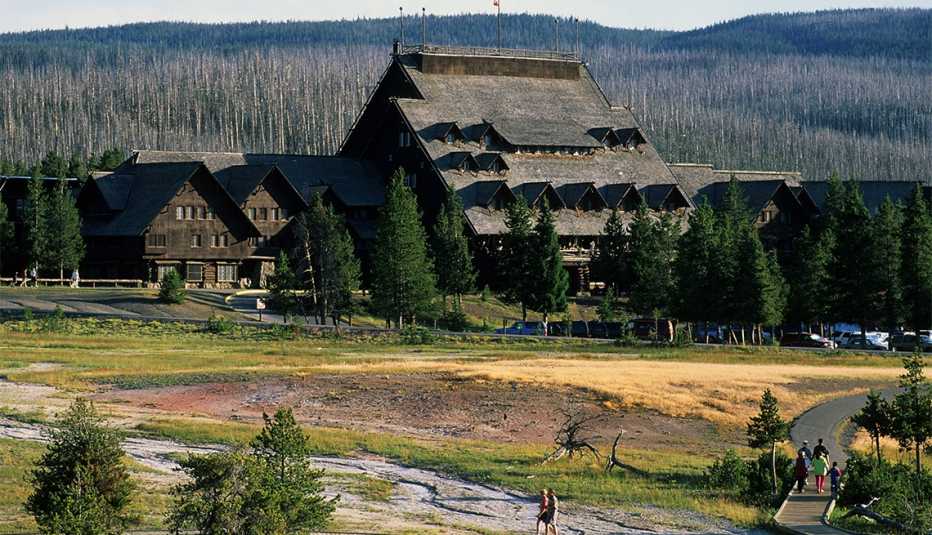 Old Faithful Inn