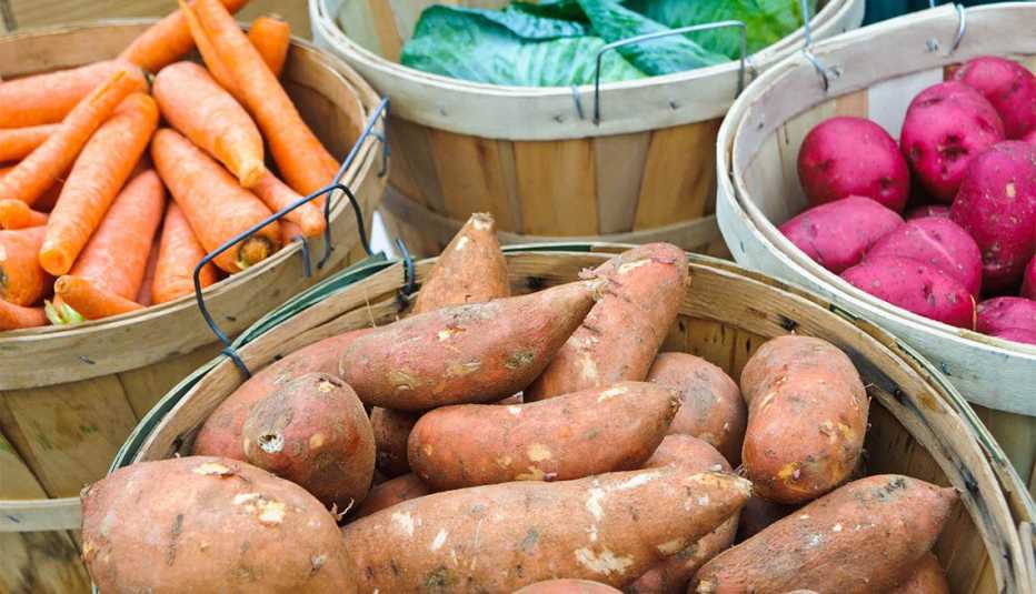 Cestos con diferentes verduras