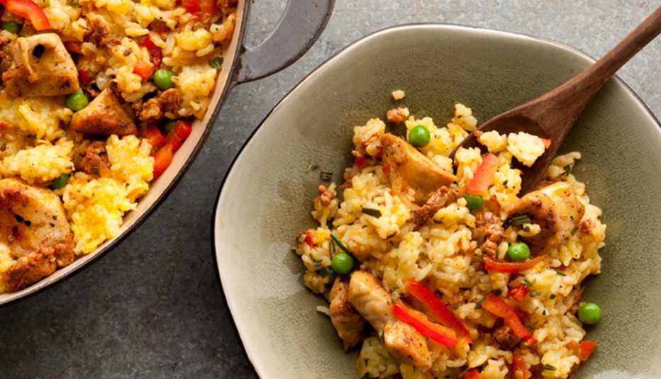 Paella con pollo y chorizo