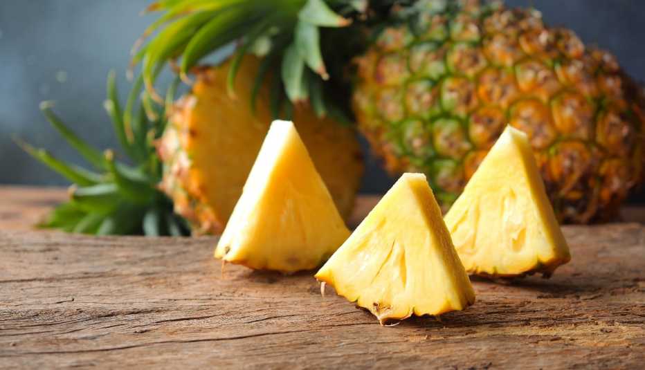 Piña en rebanas y enteras