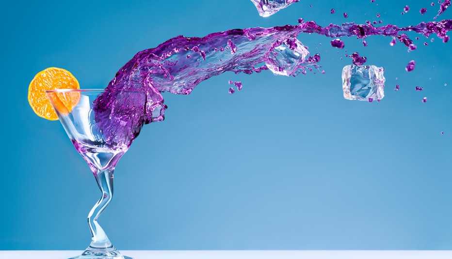 Cóctel de color morado