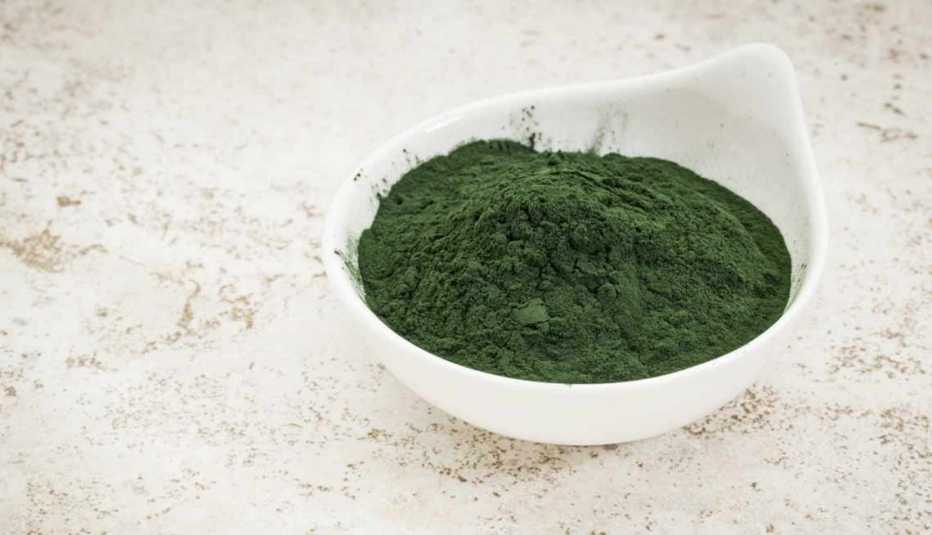 Espirulina en polvo - Súperalimentos que puedes añadir a tus batidos