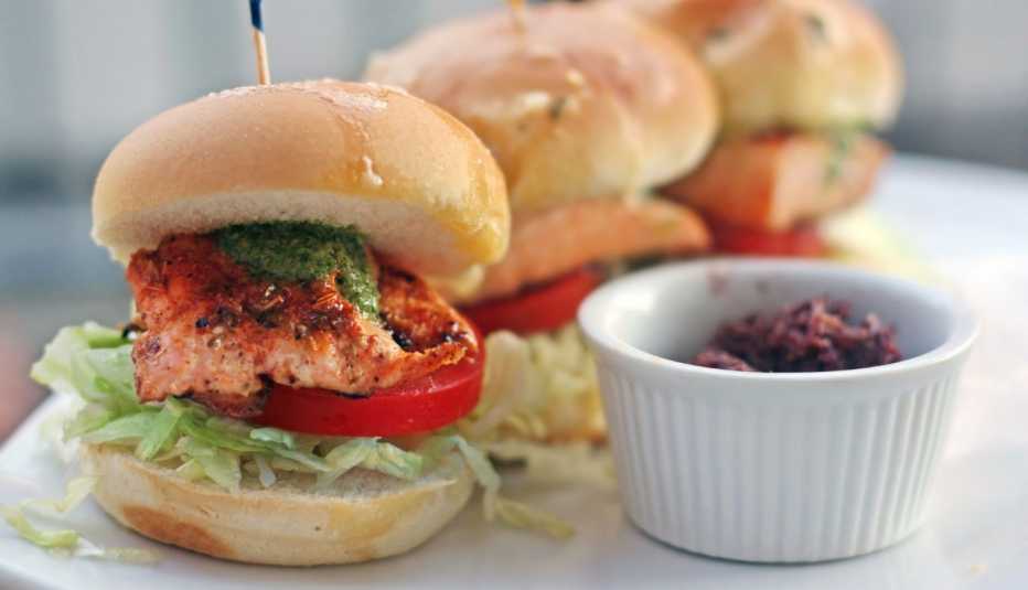 Mini hamburguesas de salmón
