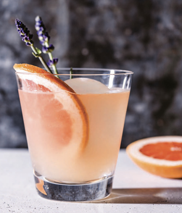 Coctel paloma con lavanda