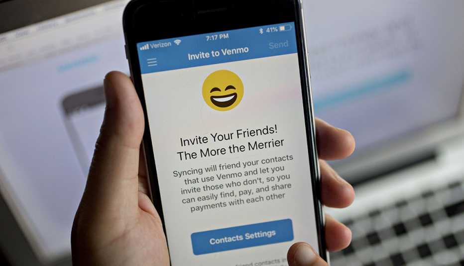 Pantalla de teléfono muestra un mensaje de la aplicación Venmo