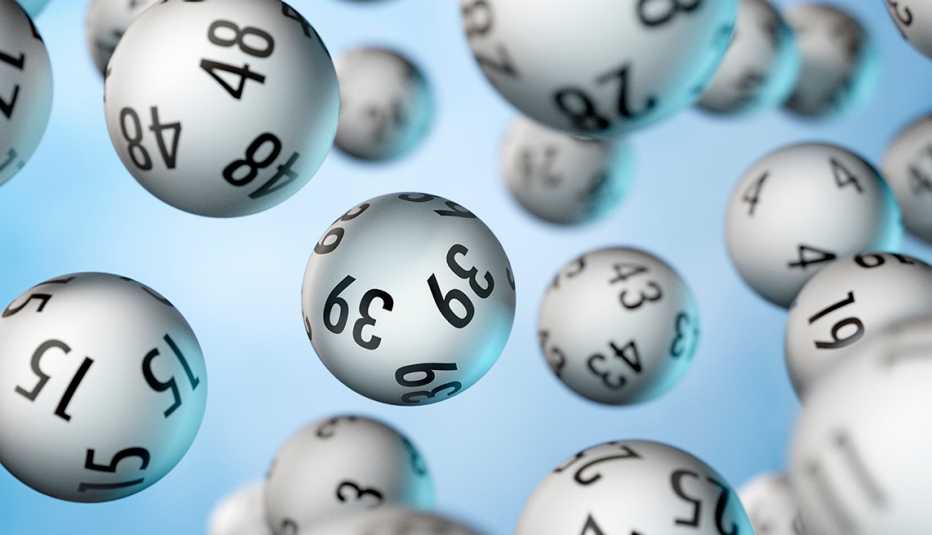 Bolas blancas con números de grabados, y cuidado con las estafas.