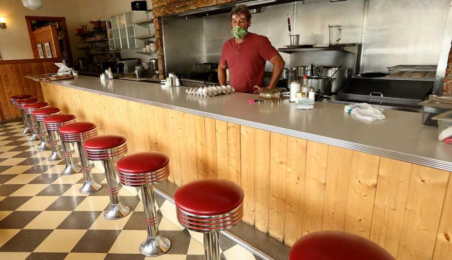  Travis Medlock, dueño de Little Shop of Ramen, condado de Mariposa, California.