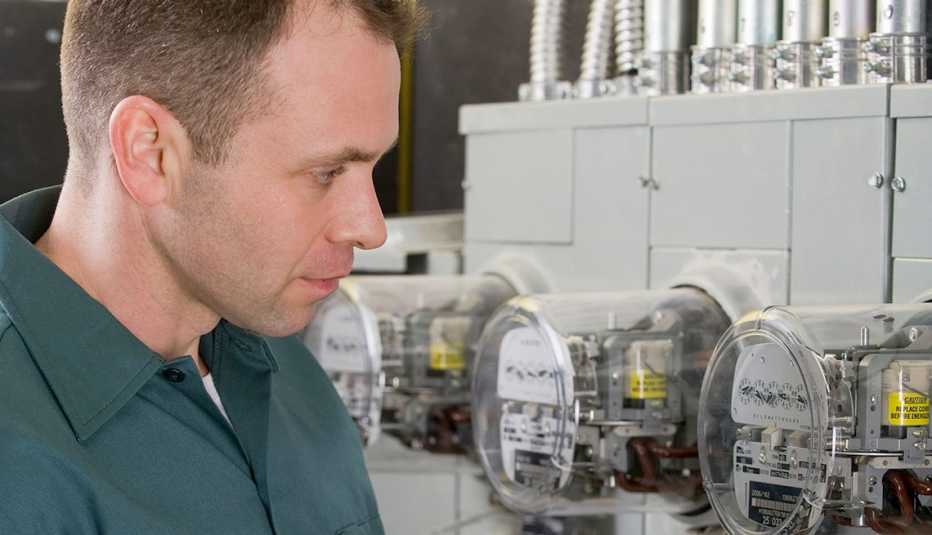 Descuentos en agua y electricidad para adultos mayores