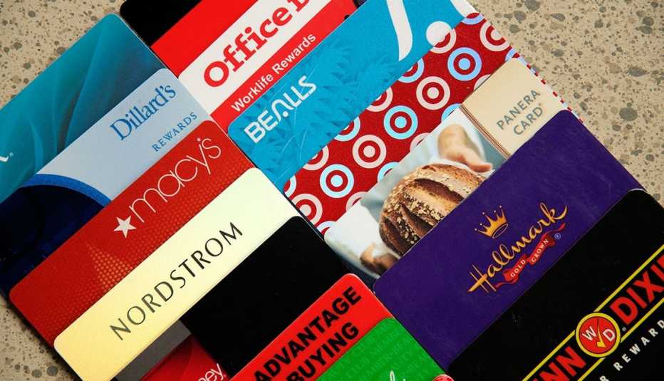 Tarjetas de consumidores leales de varias compañías.