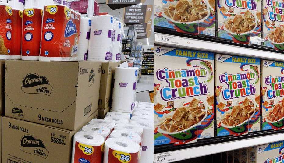 Pasillo de un supermercado con cajas de papel para el baño y cajas de cereal
