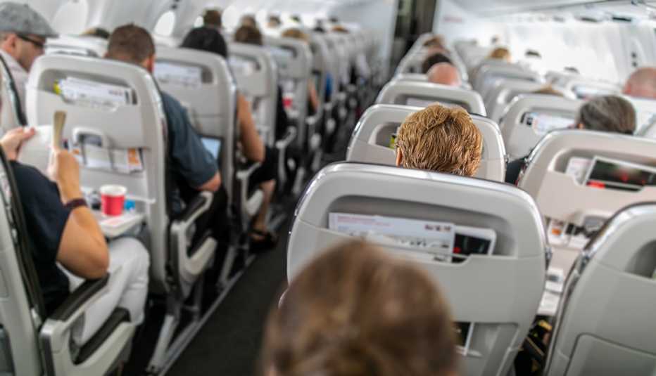 Interior de la cabina de un avión