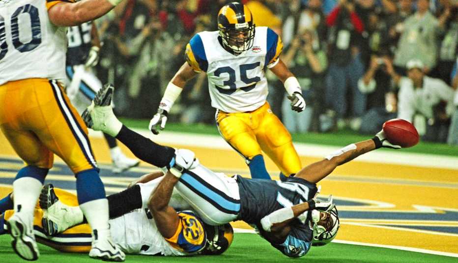 Juego de Super Bowl entre los Carneros y los Titanes en el año 2000