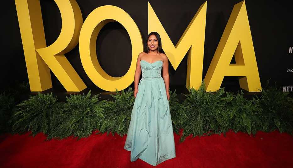 Yalitza Aparicio en la alfombra roja de la película Roma