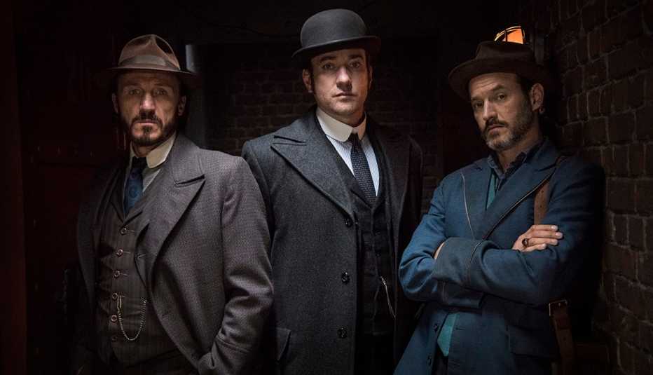 Jerome Flynn, Matthew Macfadyen y Adam Rothenberg en Ripper Street.