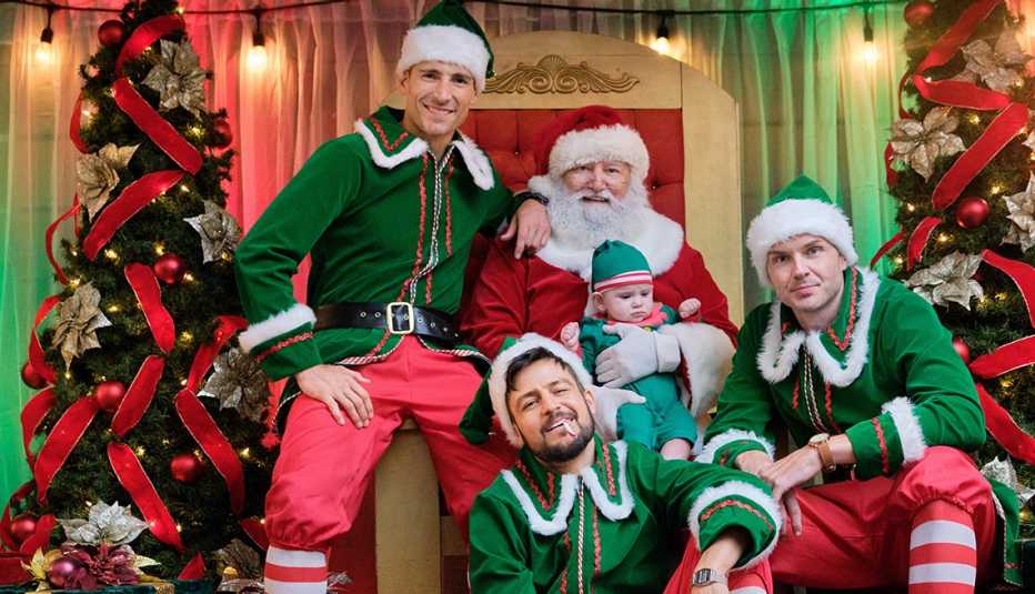 Andrew Walker, Tyler Hynes y Paul Campbell en una escena de "Three Wise Men and a Baby".