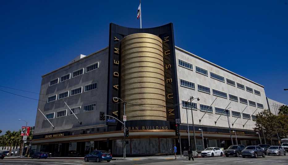 El nuevo Museo de la Academia de Cinematografía abre oficialmente sus puertas al público el 30 de septiembre.