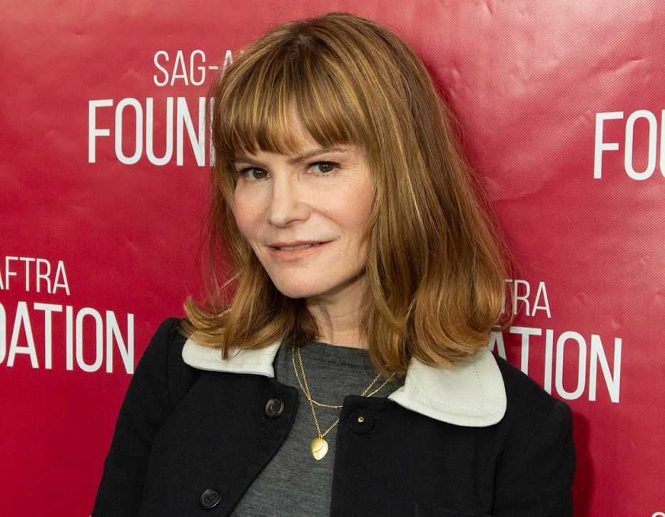 La actriz Jennifer Jason Leigh.