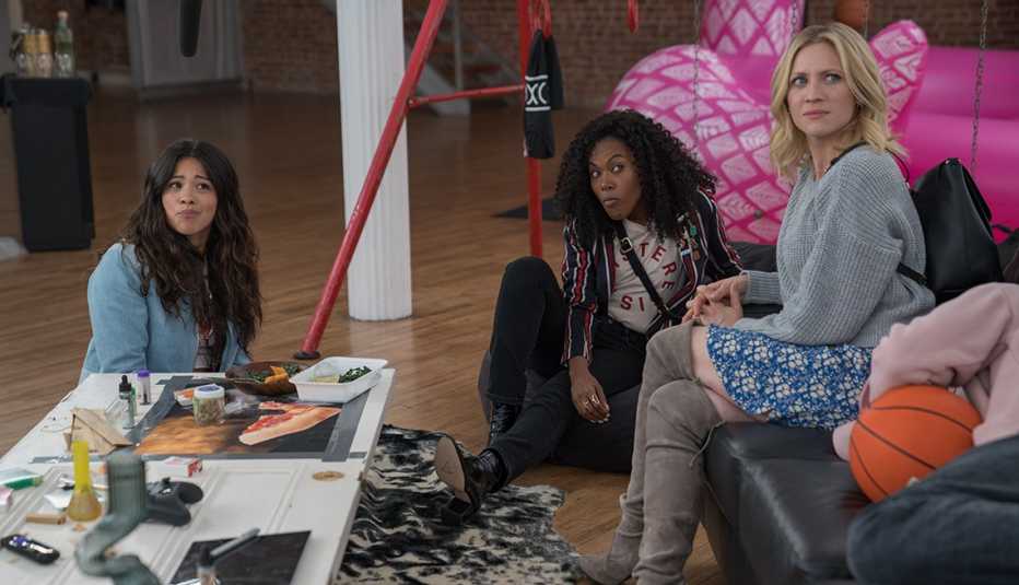 (De izquierda a derecha) Gina Rodríguez, DeWanda Wise y Brittany Snow.