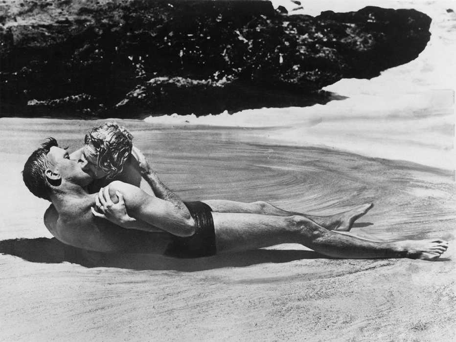 Burt Lancaster y Deborah Kerr en una escena de 'From Here to Eternity'.