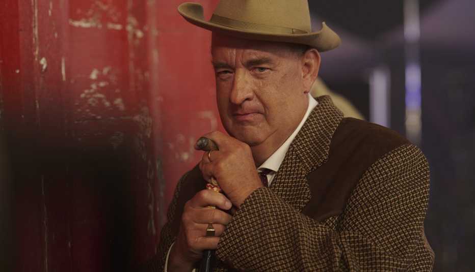 Tom Hanks como el Colonel Tom Parker en el filme "Elvis".