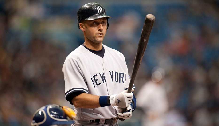 Derek Jeter de los New York Yankees en acción durante el Día de Jackie Robinson en Tropicana Field en St. Petersburg, Florida, el 15 de abril del 2009.
