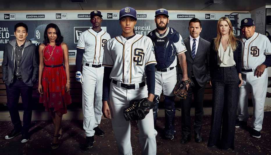 (Izquierda a derecha) Tim Jo, Meagan Holder, Mo McRae, Kylie Bunbury, Mark-Paul Gosselaar, Mark Consuelos, Ali Larter y Dan Lauria en "Pitch".