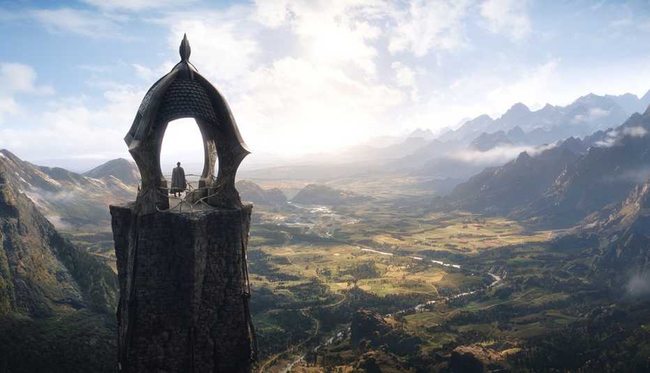 Ismael Cruz Córdova como Arondir en The Lord of the Rings: The Rings of Power.