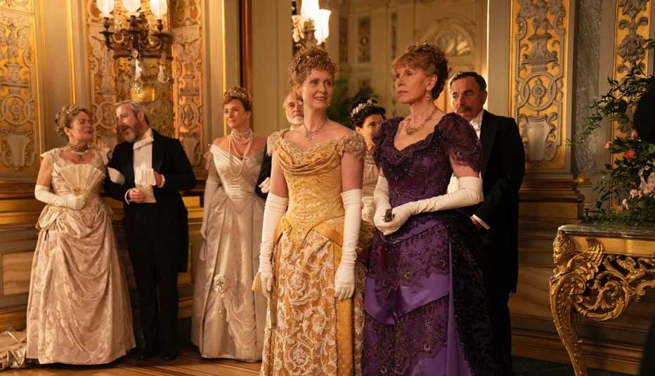 Cynthia Nixon y Christine Baranski en "The Gilded Age".