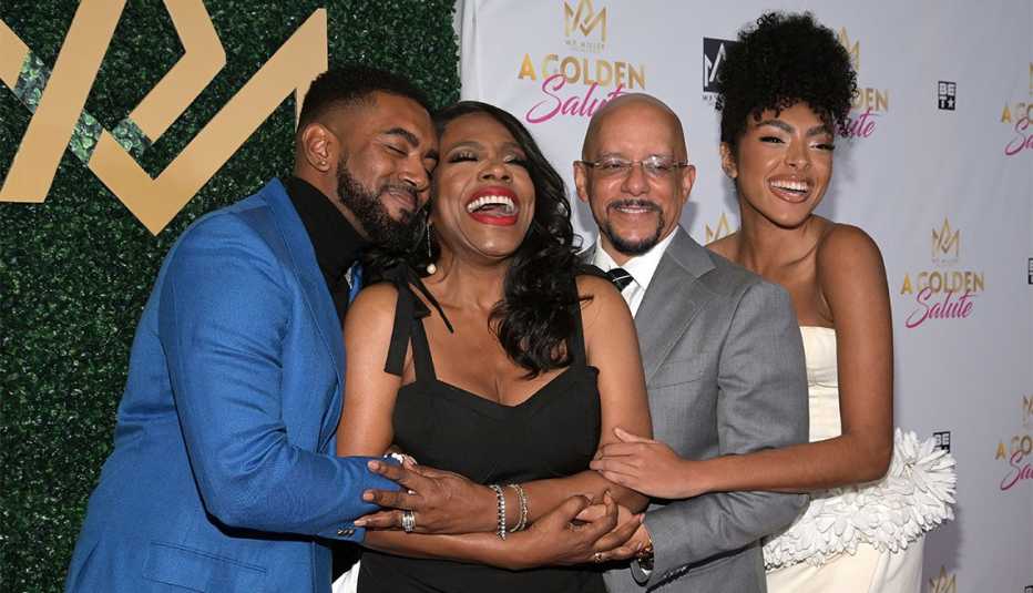 (De izquierda a derecha): Etienne Maurice, Sheryl Lee Ralph, Vincent Hughes y Ivy-Victoria Maurice.