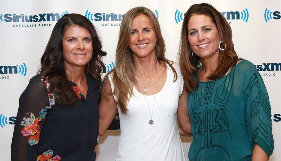 Mia Hamm, Brandi Chastain y Julie Foudy en los estudios de SiriusXM Studios en Nueva York.