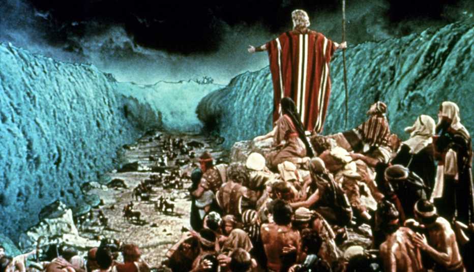 Charlton Heston en la película Los Diez Mandamientos, 1956 - Las mejores películas de la Biblia. 